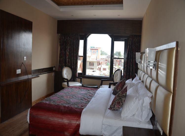 The Pride Inn Srīnagar Esterno foto