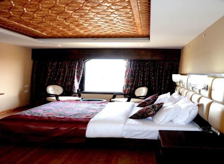 The Pride Inn Srīnagar Esterno foto